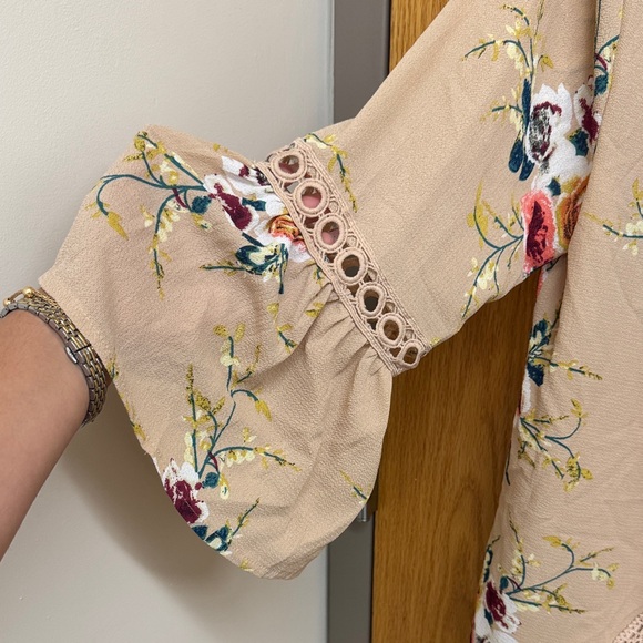 Floral Kimono with Lace Detail - Picture 3 of 5